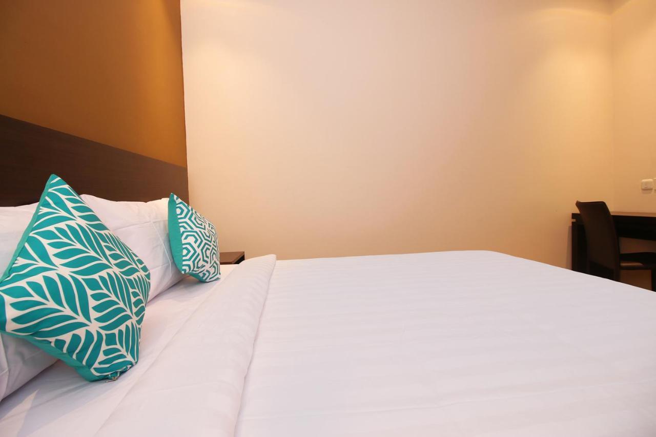 Altona Hotel Джакарта Экстерьер фото